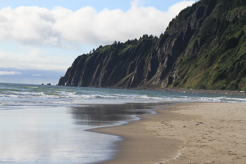 Manzanita beach with Neahkahnie mountains behind