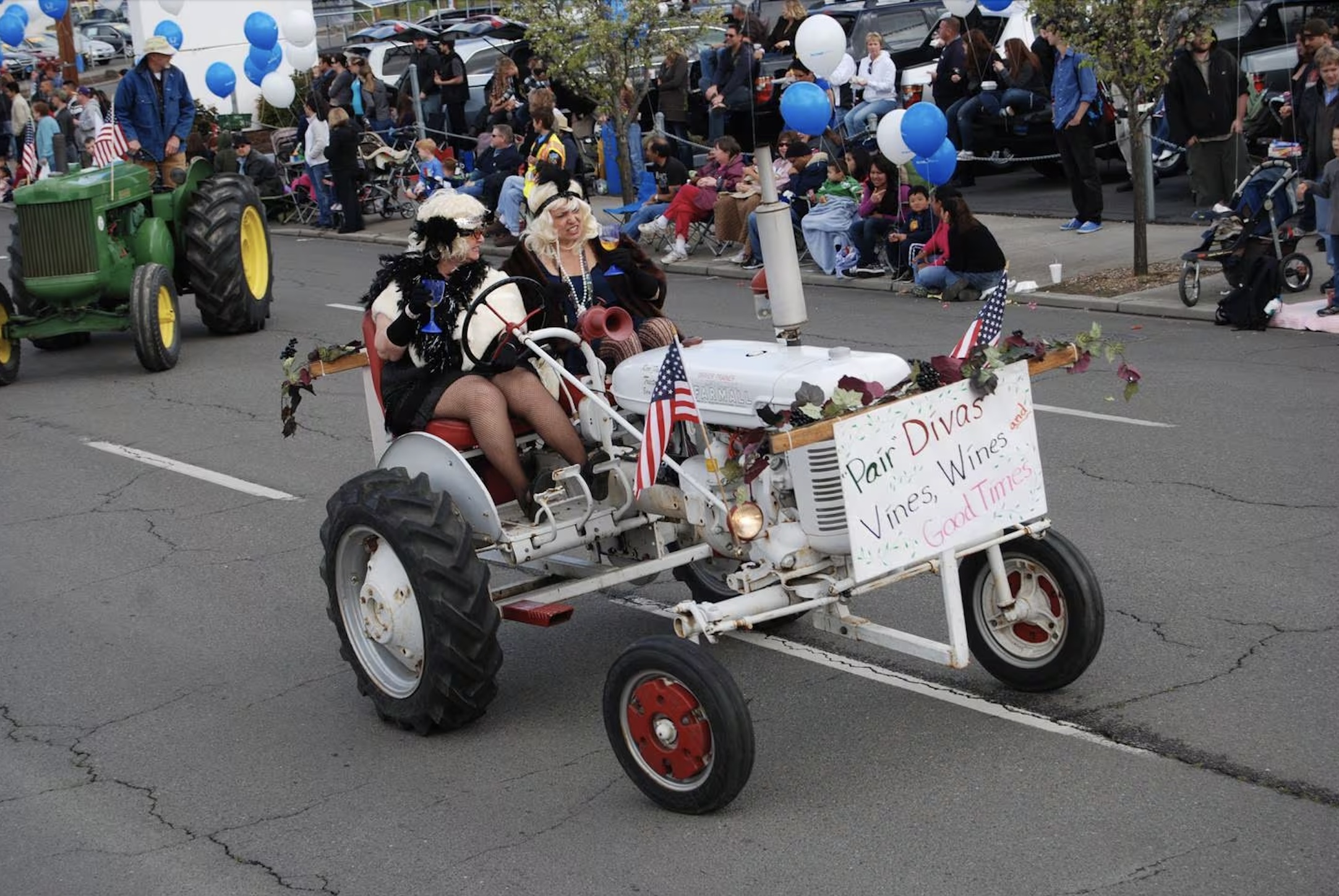 Parade participants Rusty Relics Tracot Club at the Pear Blossom Festival